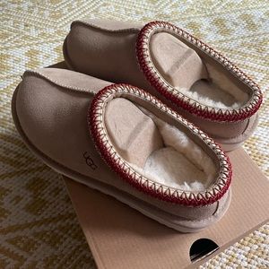 UGG Tasman in Sand/Cherry (New in Box)